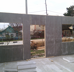 Строительство одного из семи гостевых домиков. Краснодарский край, село Кабардинка